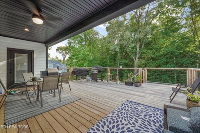 Welcome home to the perfect blend of luxury, comfort, and - photo 40