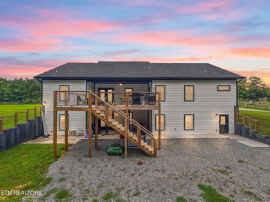 Welcome home to the perfect blend of luxury, comfort, and - photo 41