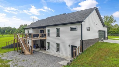 Welcome home to the perfect blend of luxury, comfort, and - photo 43