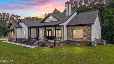 Welcome home to the perfect blend of luxury, comfort, and - photo 47