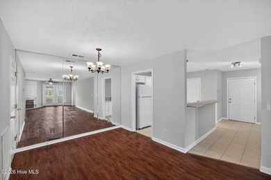 This freshly painted and super-cute 3-bedroom, 2-bathroom - photo 10