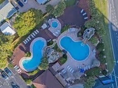 Lowest Price with 2 full baths and located in the middle of the - photo 3