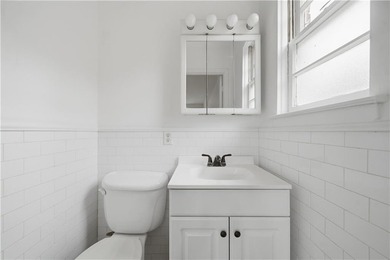 Excellent opportunity on a 40 * 100 lot. This fully detached 2 - photo 13