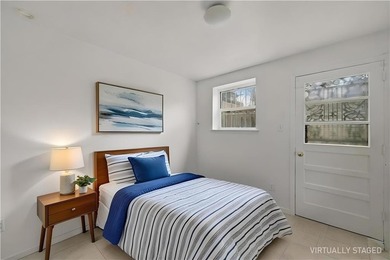 Excellent opportunity on a 40 * 100 lot. This fully detached 2 - photo 17