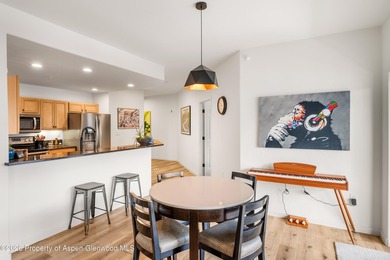 This bright, beautifully updated top-floor condo offers - photo 4