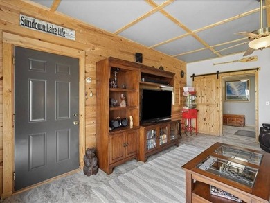 Escape to this hilltop setting with this charming 3-season cabin - photo 8