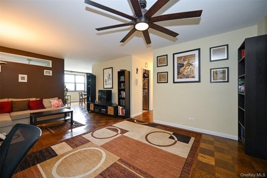 Spacious 2 Bedroom, 2 Bathroom Co-op in Luxury 24-Hour Doorman - photo 4