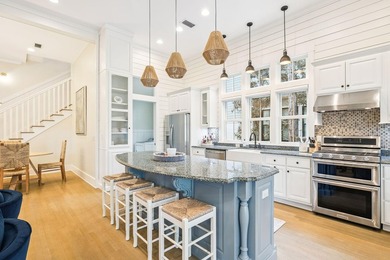 Beautifully maintained 4-bedroom, 4.5-bath home on an oversized - photo 6