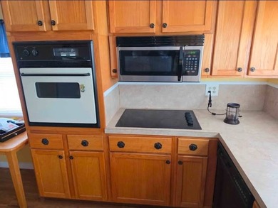 MOVE-IN READY! Beautiful 2 Bed / 1 Bath Home in 55+ Community - photo 8