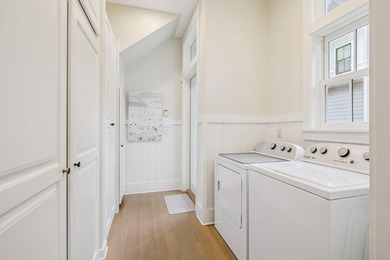 Beautifully maintained 4-bedroom, 4.5-bath home on an oversized - photo 9