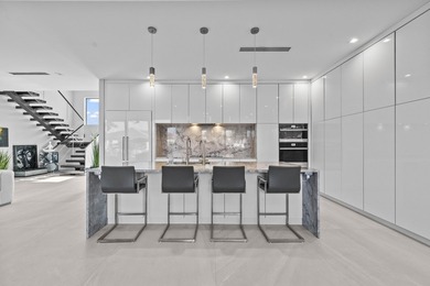 Immerse yourself in modern luxury in this stunning waterfront - photo 12