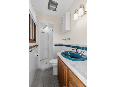 This three-bedroom, two-bath, 2,248-square-foot year-round home - photo 22