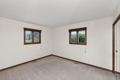 This three-bedroom, two-bath, 2,248-square-foot year-round home - photo 24