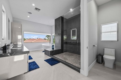 Immerse yourself in modern luxury in this stunning waterfront - photo 25