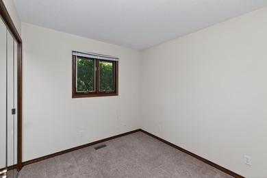 This three-bedroom, two-bath, 2,248-square-foot year-round home - photo 26