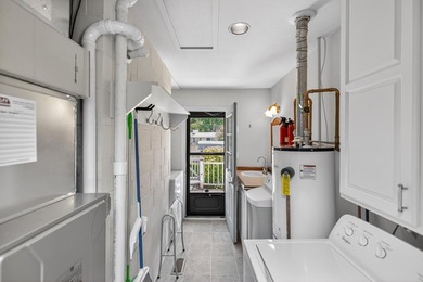 This three-bedroom, two-bath, 2,248-square-foot year-round home - photo 27