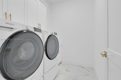 4,105 SQFT Home on Corner Lot! Centrally located just minutes - photo 27