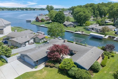 This three-bedroom, two-bath, 2,248-square-foot year-round home - photo 32