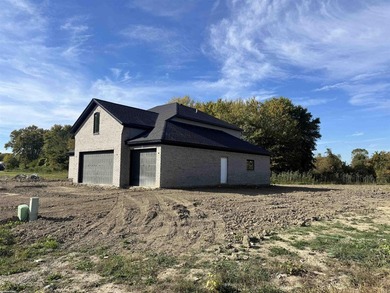 Welcome to this beautiful split level in Mallard Pond backing up - photo 2