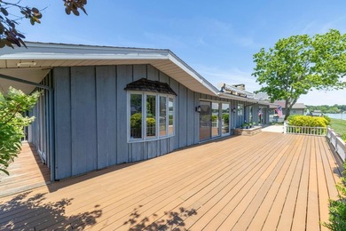 This three-bedroom, two-bath, 2,248-square-foot year-round home - photo 34
