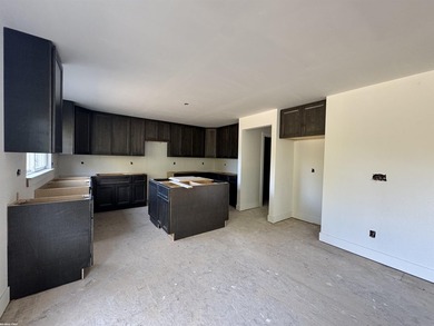 Welcome to this beautiful split level in Mallard Pond backing up - photo 10