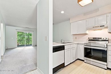 Opportunity awaits in this top-floor condominium in - photo 8