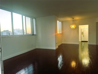 STUNNING MIAMI BEACH 2 BEDROOM, 2 BATHROOMS CONDO FACING THE