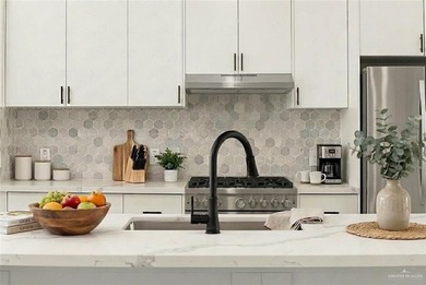 Stunning new construction home located on the golf course in a - photo 5