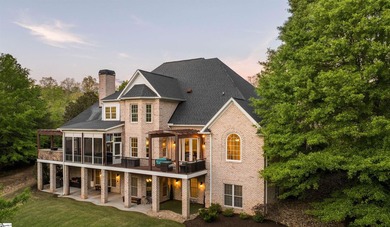Arrive in Style: DRAMATIC CURB APPEAL, SOARING INTERIORS, and - photo 5