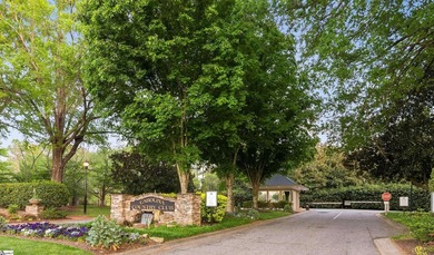 Arrive in Style: DRAMATIC CURB APPEAL, SOARING INTERIORS, and - photo 7