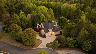 Arrive in Style: DRAMATIC CURB APPEAL, SOARING INTERIORS, and - photo 10