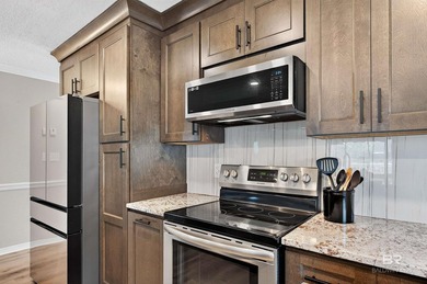 This beautiful 3BR, 3BA townhouse is truly a rare find. The 2nd - photo 22