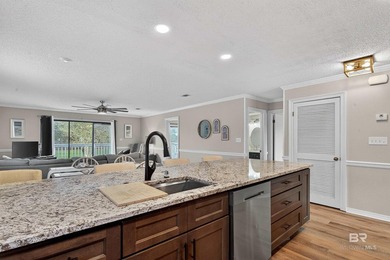 This beautiful 3BR, 3BA townhouse is truly a rare find. The 2nd - photo 23