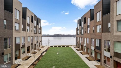 Welcome to 3208 Parkview Walk, a stylish contemporary residence - photo 4