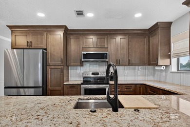 This beautiful 3BR, 3BA townhouse is truly a rare find. The 2nd - photo 25