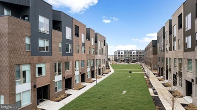 Welcome to 3208 Parkview Walk, a stylish contemporary residence - photo 5