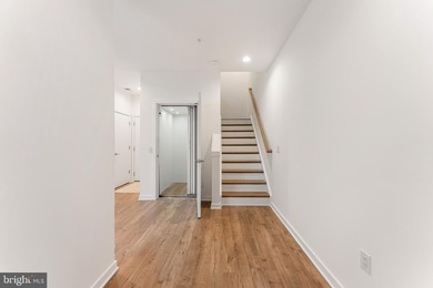 Welcome to 3208 Parkview Walk, a stylish contemporary residence - photo 6