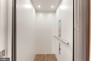 Welcome to 3208 Parkview Walk, a stylish contemporary residence - photo 8