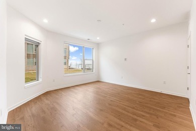 Welcome to 3208 Parkview Walk, a stylish contemporary residence - photo 9