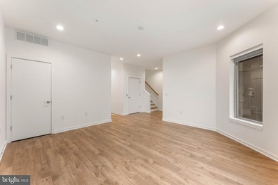 Welcome to 3208 Parkview Walk, a stylish contemporary residence - photo 10