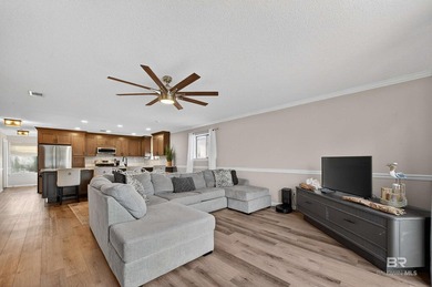 This beautiful 3BR, 3BA townhouse is truly a rare find. The 2nd - photo 32