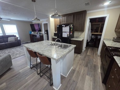 Spacious and beautifully maintained 4-bedroom, 2-bath - photo 6