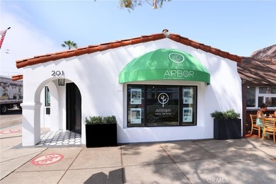 Outstanding mixed-use building in an incredible corner-lot - photo 3