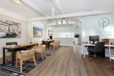 Outstanding mixed-use building in an incredible corner-lot - photo 8