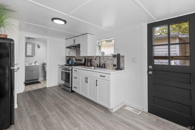 HIGH-YIELD INVESTMENT PROPERTY - THREE (3) UNITS / bungalows in - photo 7