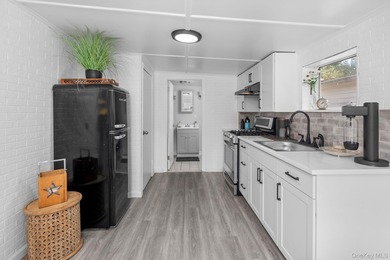 HIGH-YIELD INVESTMENT PROPERTY - THREE (3) UNITS / bungalows in - photo 8