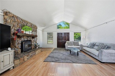 Comfort, Ease, and Spaciousness on Maple Leaf Court. Single - photo 4