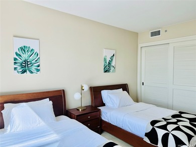 Wake up to breathtaking wide ocean, marina, and sunset views - photo 14
