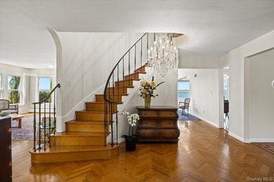 Set on 1.34 private waterfront acres in the Village of Kings - photo 7