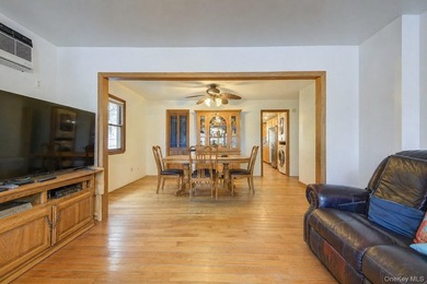 Charming semi-detached home in Whitestone. Main level features a - photo 7